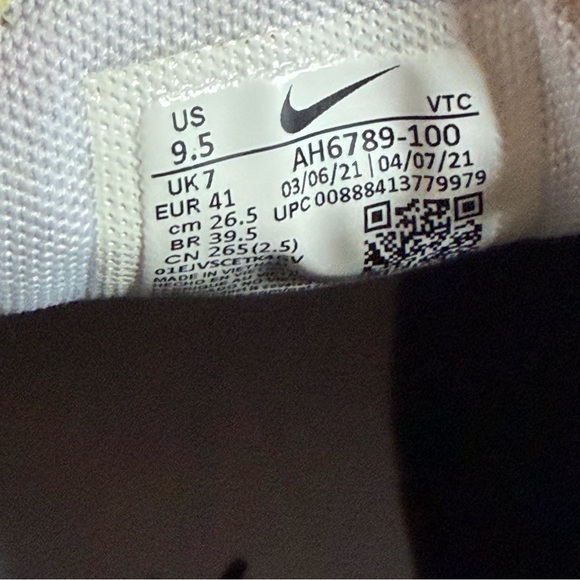 Nike Air Max 270 Athletic Sneakers Women’s Size 9.5 Low Top Shoes - Picture 9 of 11